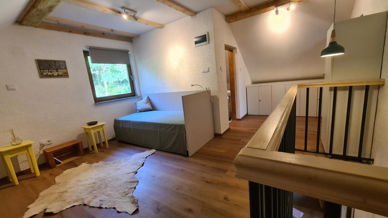 Forestside House Gacka With Relax Area Sinac Exteriör bild